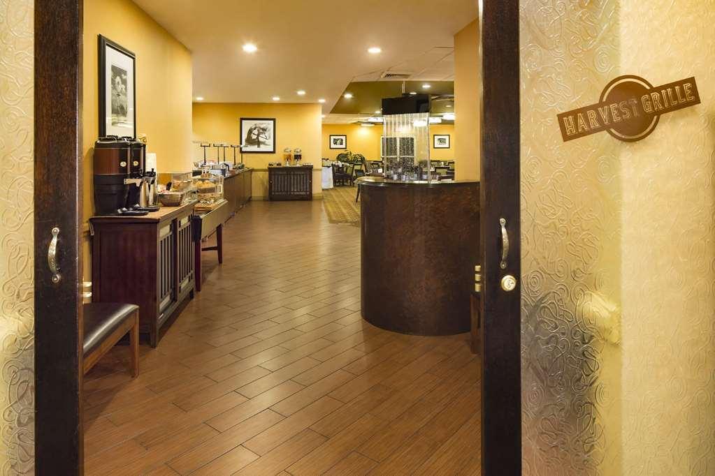 Doubletree By Hilton Hotel Raleigh - Brownstone - University Εστιατόριο φωτογραφία