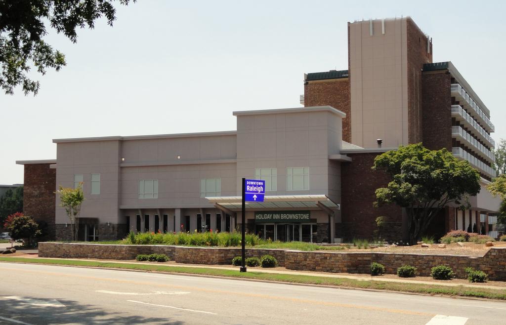 Doubletree By Hilton Hotel Raleigh - Brownstone - University Εξωτερικό φωτογραφία