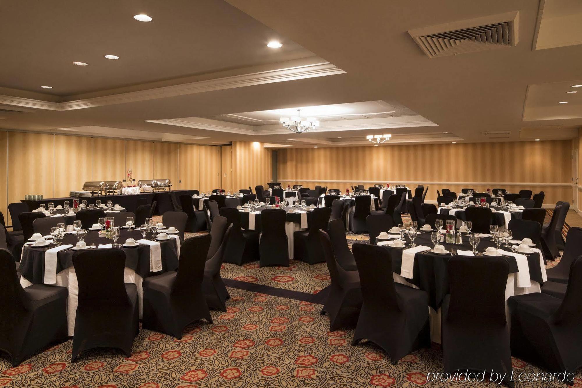 Doubletree By Hilton Hotel Raleigh - Brownstone - University Εξωτερικό φωτογραφία