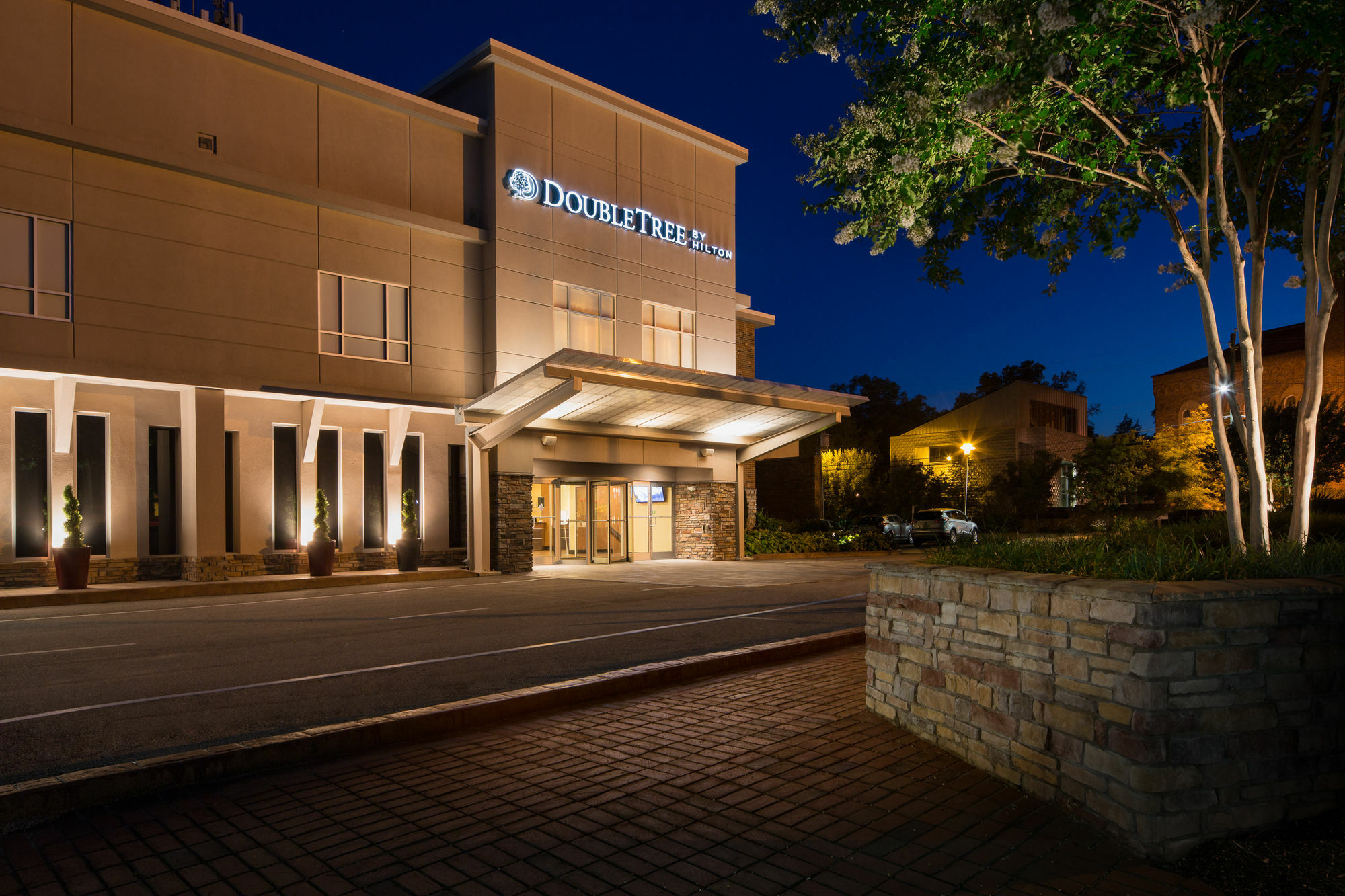 Doubletree By Hilton Hotel Raleigh - Brownstone - University Εξωτερικό φωτογραφία