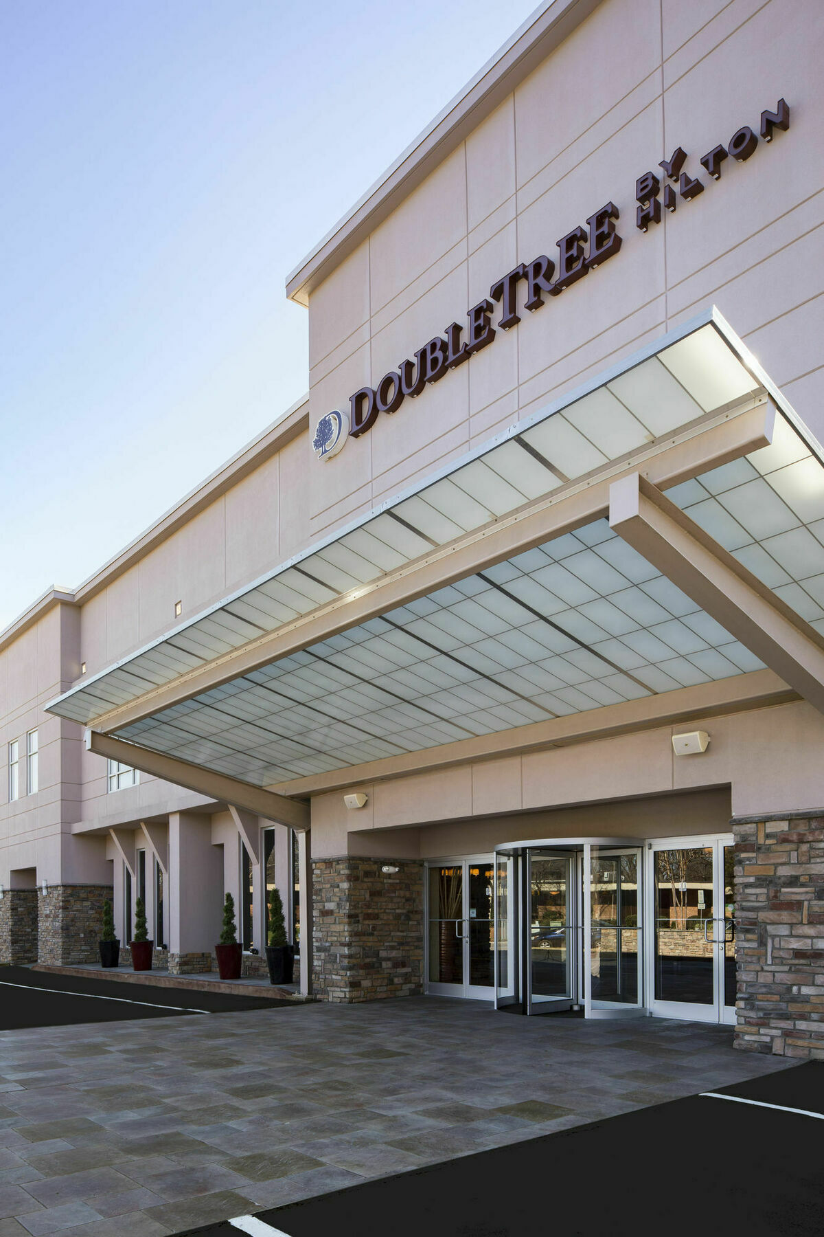 Doubletree By Hilton Hotel Raleigh - Brownstone - University Εξωτερικό φωτογραφία