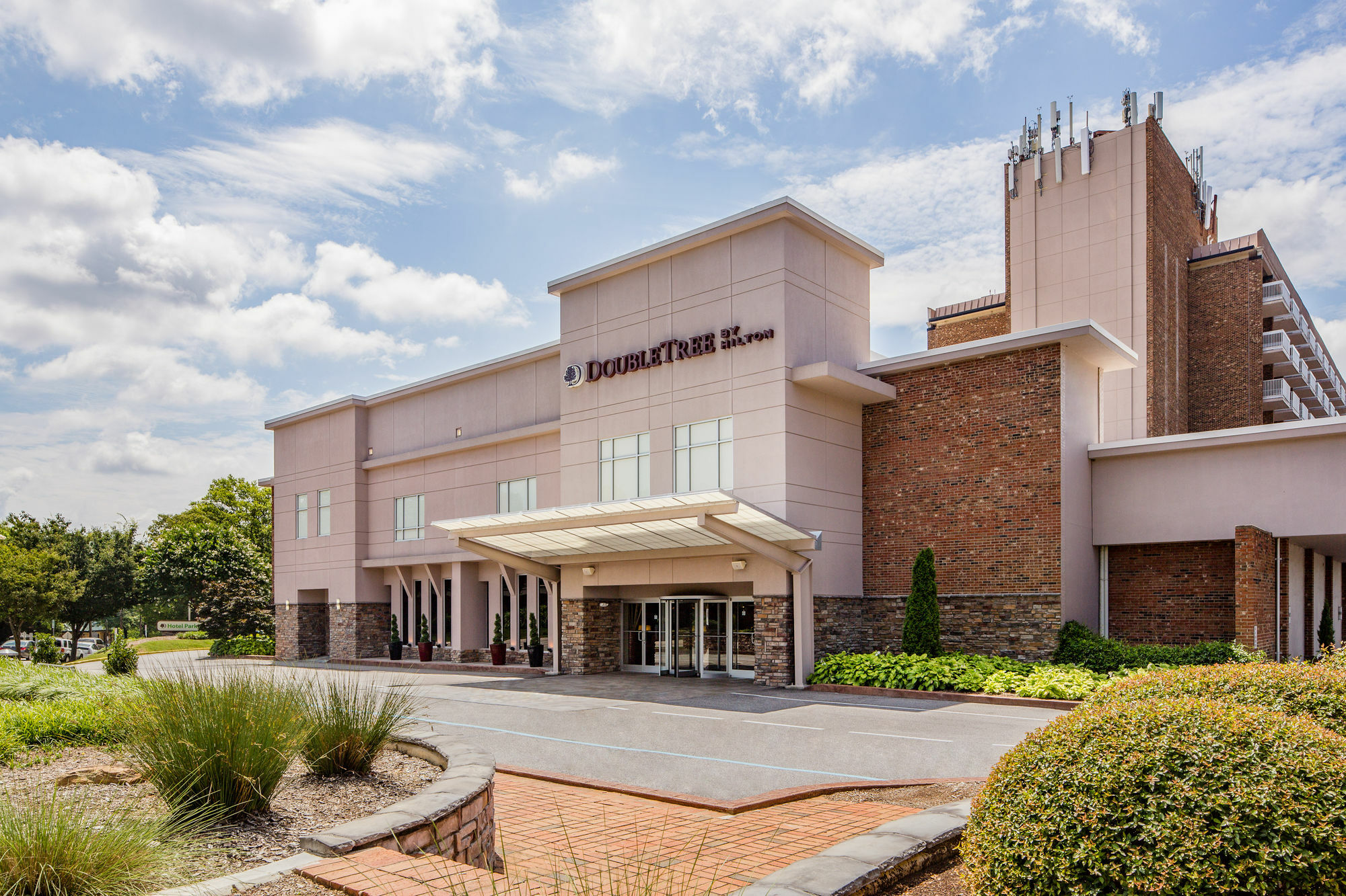 Doubletree By Hilton Hotel Raleigh - Brownstone - University Εξωτερικό φωτογραφία